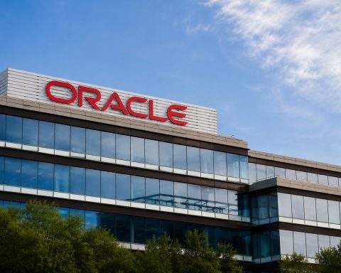 Oracle (NYSE:ORCL) shares slump as AI backlog now tops company’s market cap