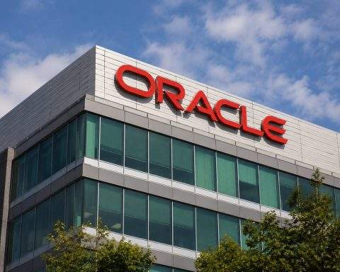Oracle (NYSE:ORCL) stock looks for footing after AI backlog tops market value