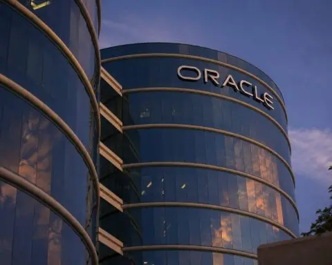 Oracle (NYSE:ORCL) Shares Drop 63%, Increasing Dilution from $20 Billion AI Funding Proposal