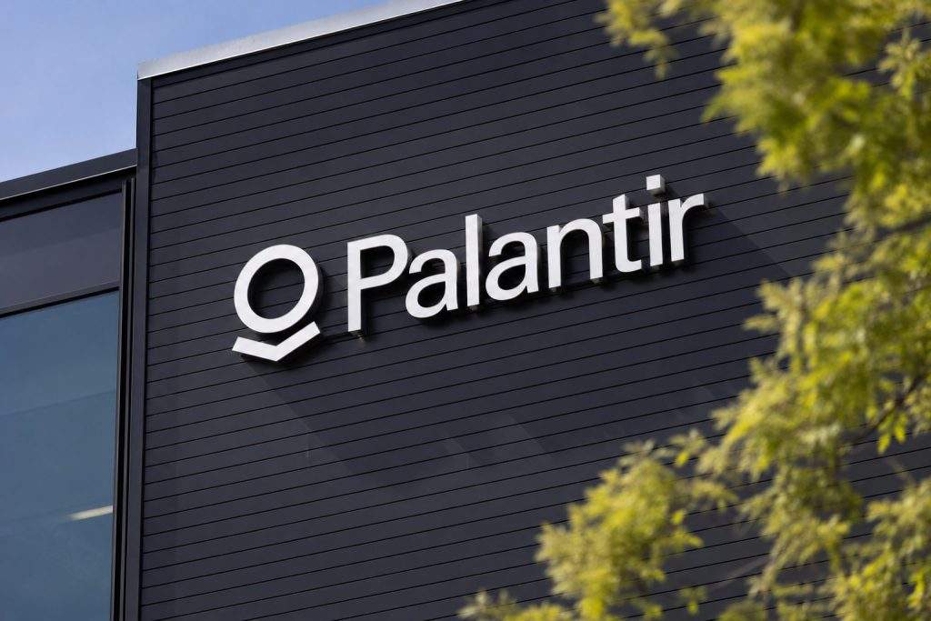 Palantir (NASDAQ:PLTR) stock trades at 43 times sales as holiday week begins