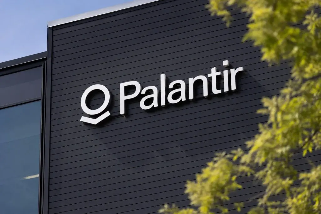 Palantir (NASDAQ:PLTR) stock trades at 43 times sales as holiday week begins