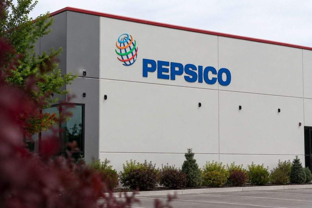 PepsiCo (NASDAQ:PEP) Stock Holds Flat as Overseas Profit Offsets U.S. Weakness