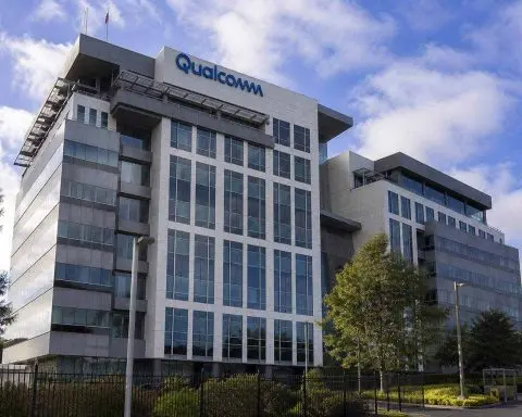 Qualcomm (NASDAQ:QCOM) Shares Drop After Profit Outlook Reveals Margin Pressures
