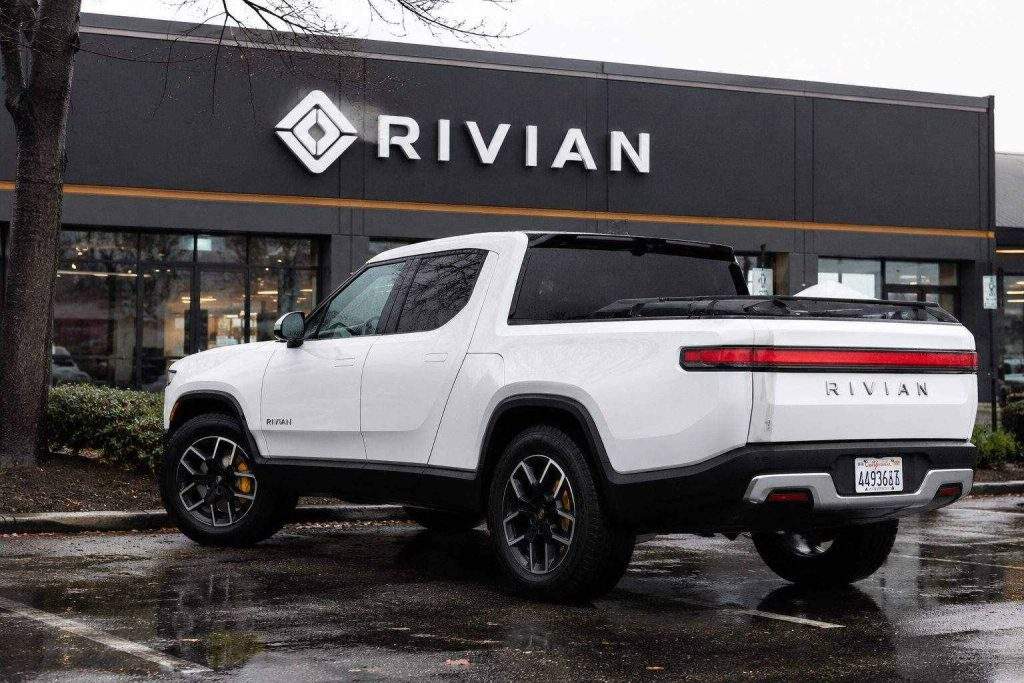 Rivian (NASDAQ:RIVN) shares decline after Q2 results benefit from software and credits