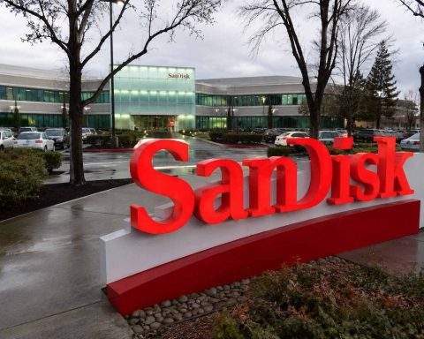 Sandisk (NASDAQ:SNDK) gains 7.6%, recouping just a quarter of last week’s decline