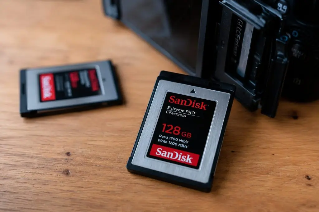 Sandisk (NASDAQ:SNDK) shares slide as memory bull cash-flow hopes tested