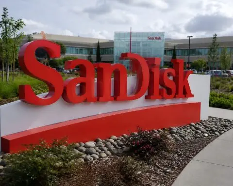 Sandisk Gains $34 Billion; August Seen As Key Test for SNDK