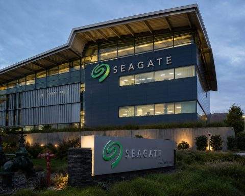 Seagate (NASDAQ: STX) drops 6.5% with July 28 numbers in focus
