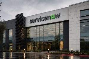 ServiceNow Inc. (NYSE:NOW) Shares Drop 3.7% After 2026 Outlook Hints at Weaker H2