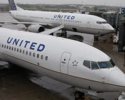 United Airlines (NASDAQ:UAL) faces disruption as SFO flight delays hit hard