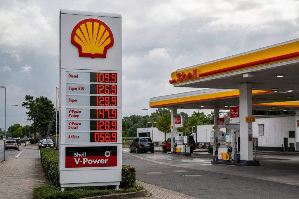 Shell plc (LON:SHEL) Benefits From 41% of Brent Rally as Gulf Exposure Proves Double-Edged