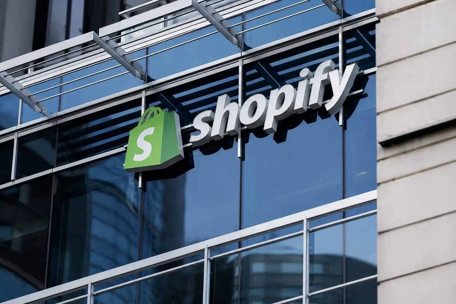 Shopify (NASDAQ:SHOP) rallies as TSX shows gap from Canada Day holiday