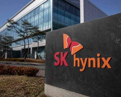 SK hynix (KRX:000660; NASDAQ:SKHY) ADR premium at 24% puts focus on Seoul trading