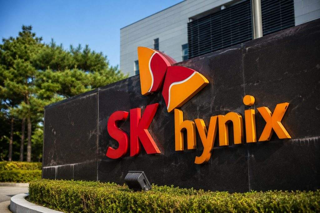 SK Hynix (KRX:000660) shares trade at a 28% ADR premium following $750 billion supply initiative
