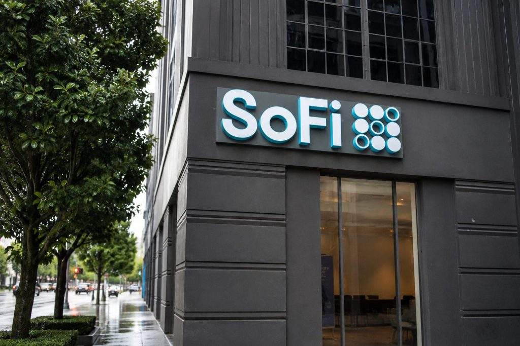 SoFi (NASDAQ:SOFI) shares climb as 2026 projections signal a 21% margin for the second half