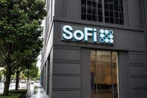 SoFi (NASDAQ:SOFI) shares climb as 2026 projections signal a 21% margin for the second half