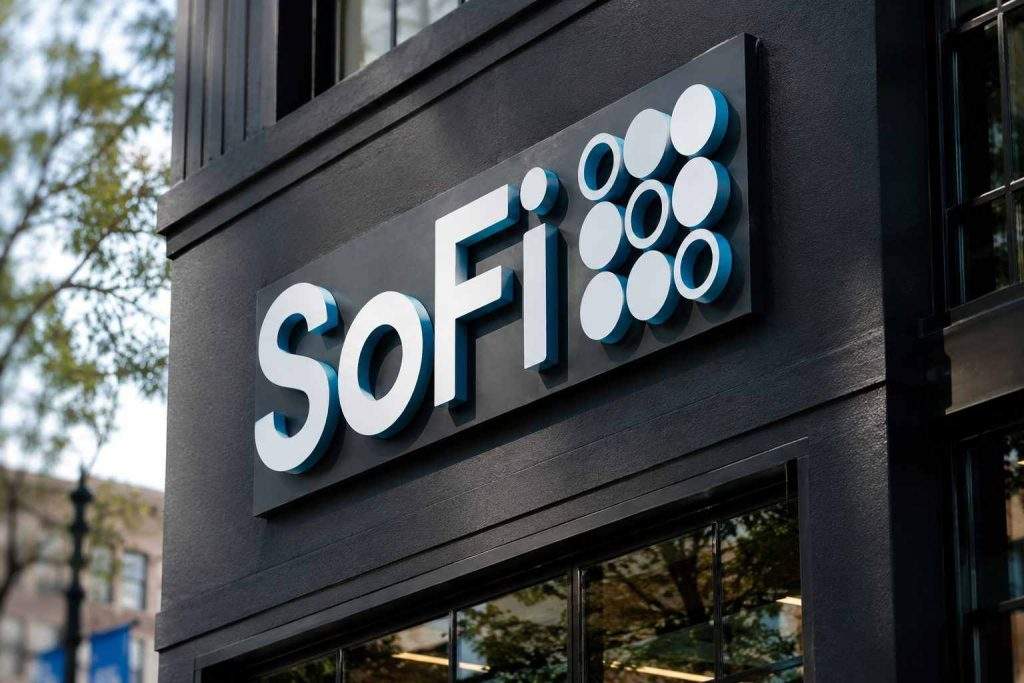SoFi Technologies (NASDAQ:SOFI) Shares Could See 10% Volatility with 62% of 2026 EPS Dependent on H2 Results