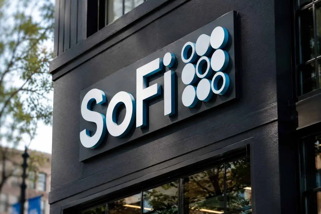 SoFi Technologies (NASDAQ:SOFI) Shares Could See 10% Volatility with 62% of 2026 EPS Dependent on H2 Results