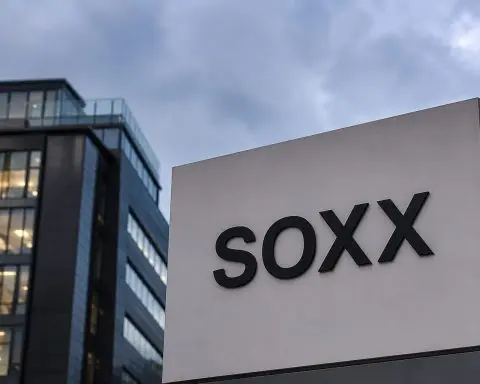 SOXX Rebounds; Five Semiconductor Stocks Account for Almost Entire Early Gain in VGT