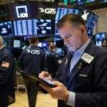 S&P 500 steadied by robust earnings; focus sharpens on chip sector concentration