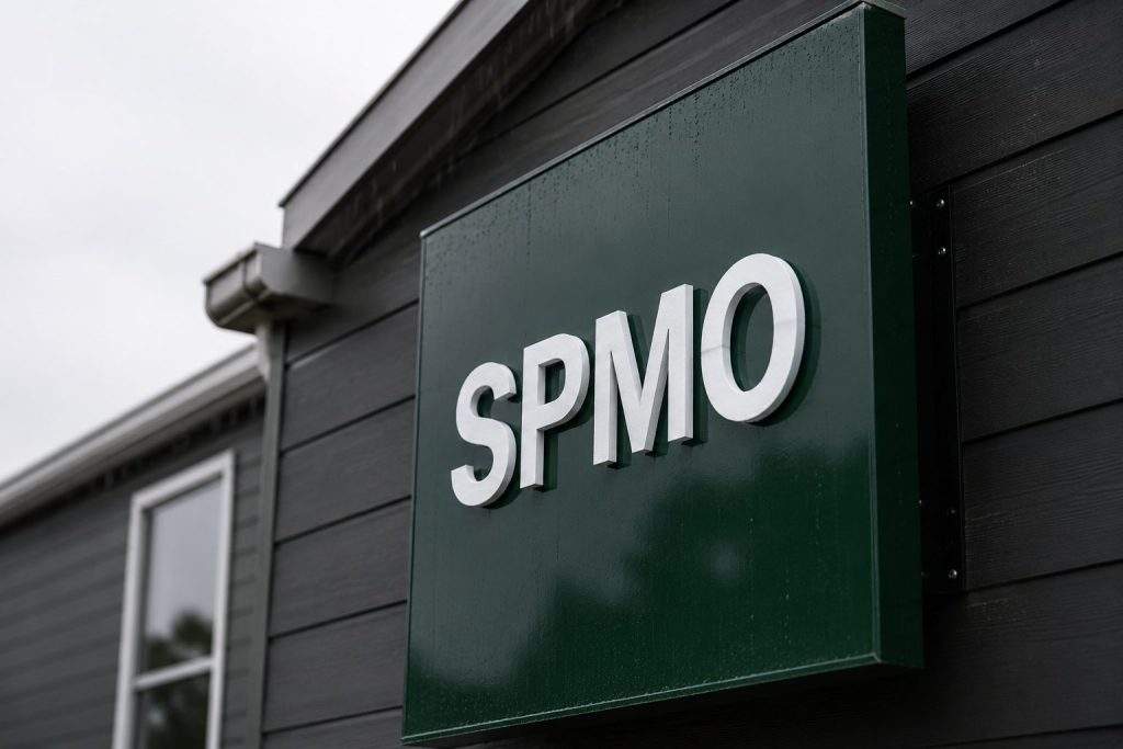 SPMO Maintains Edge Over SPY in 2026 Despite Four-Day Losing Streak Highlighting Momentum Risk