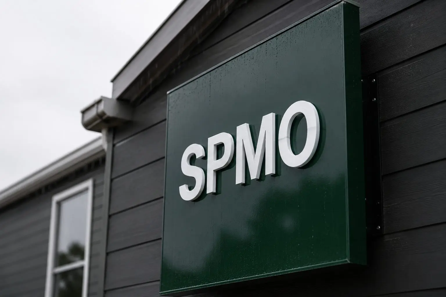 SPMO Maintains Edge Over SPY in 2026 Despite Four-Day Losing Streak Highlighting Momentum Risk