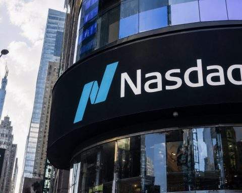Nasdaq-100 drops 1.9 points as investor caution over AI funding eclipses oil price boost