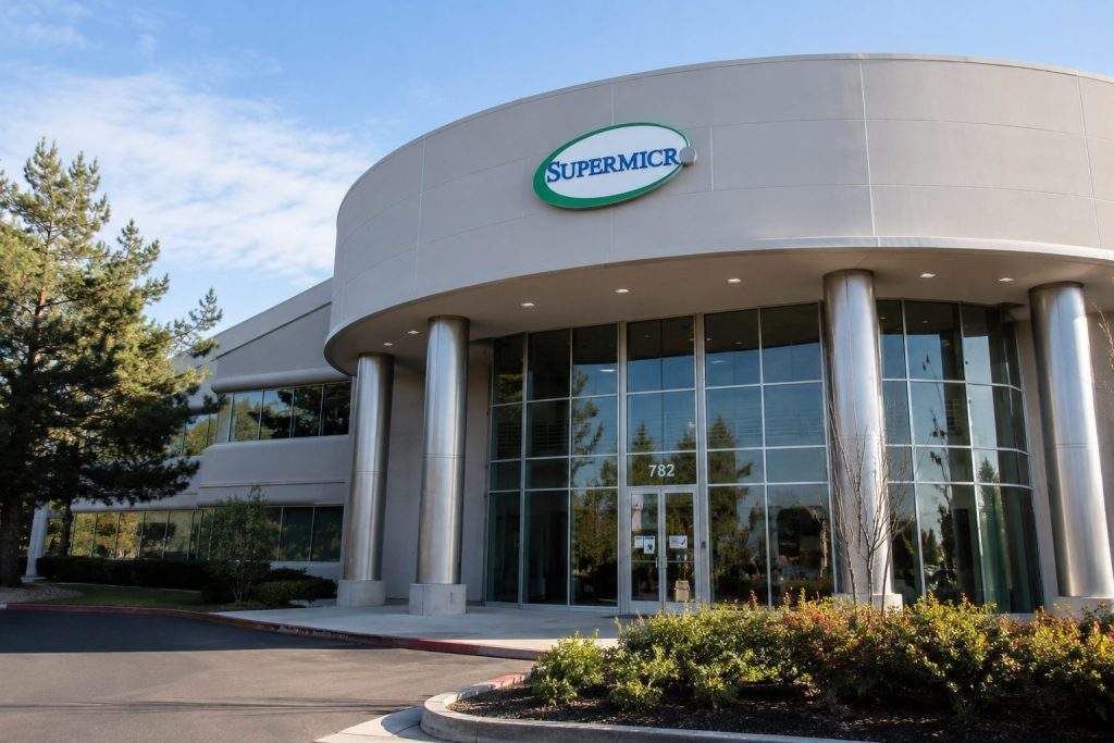 Super Micro (SMCI) trails AI hardware peers, June share price in focus