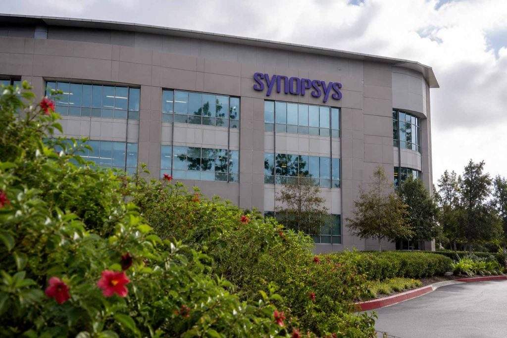 Synopsys (NASDAQ:SNPS) Approaches 52-Week Low; Debt Projection Brightens