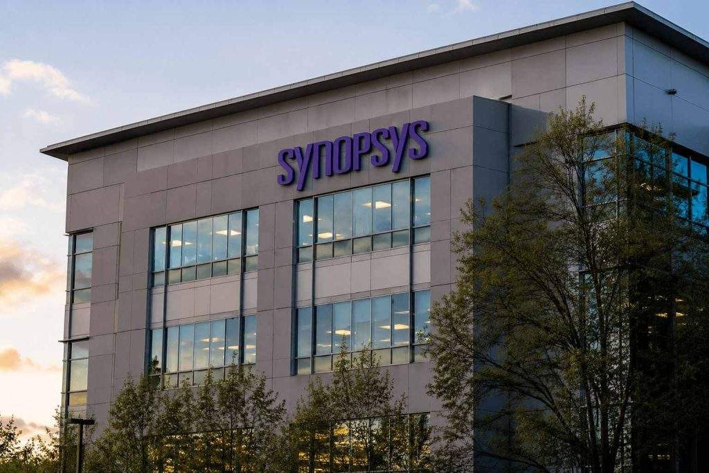 Synopsys (NASDAQ:SNPS) Stock Sinks as Kimi Chip Demo Tests the EDA Moat