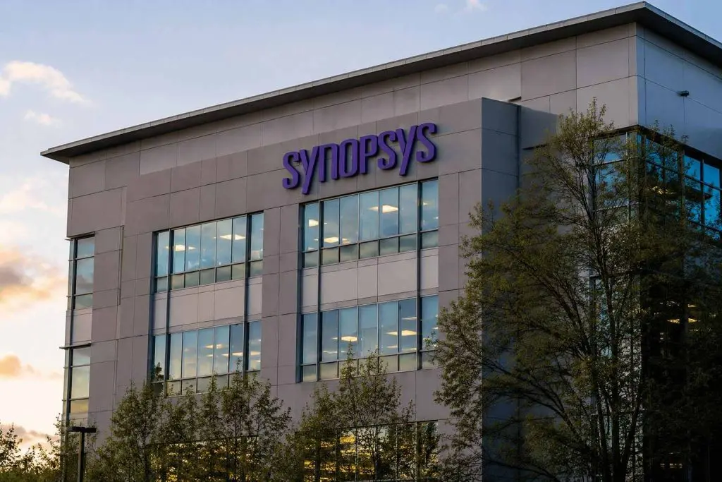 Synopsys (NASDAQ:SNPS) Stock Sinks as Kimi Chip Demo Tests the EDA Moat