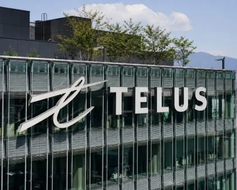TELUS Corporation (TSE:T) drops after dividend adjustment narrows yield gap