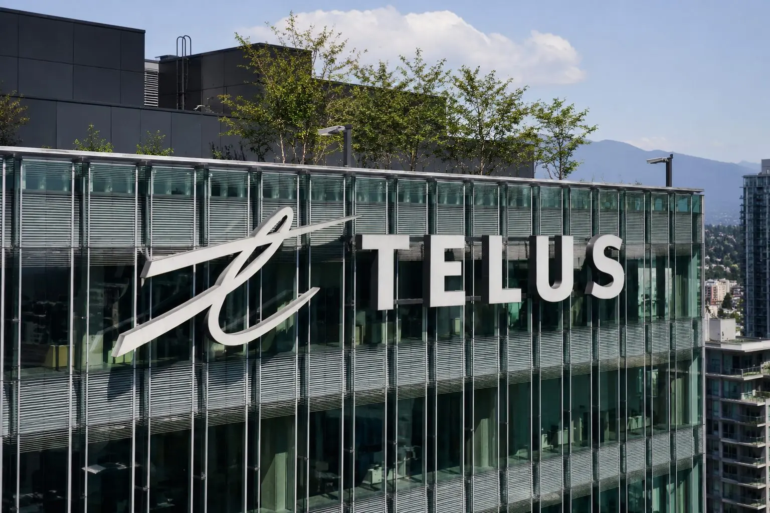 TELUS Corporation (TSE:T) drops after dividend adjustment narrows yield gap