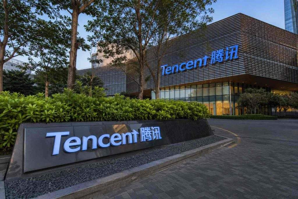 Tencent (HKG:0700) falls 5.8% over week as gaming concerns weigh during buyback pause