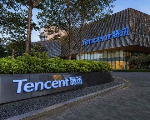 Tencent (HKG:0700) falls 5.8% over week as gaming concerns weigh during buyback pause