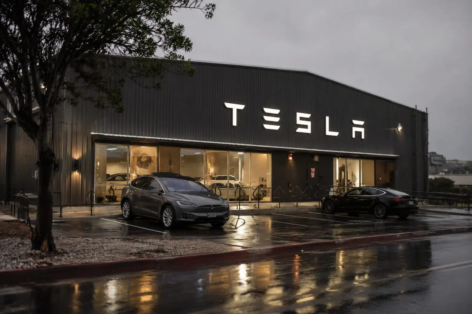 Tesla (NASDAQ:TSLA) delivery beat saw 28,368-car inventory drop, margins get attention