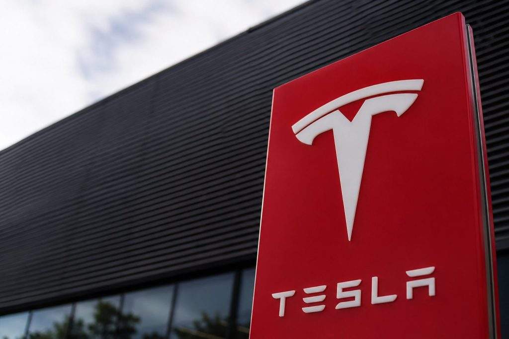 Tesla (NASDAQ:TSLA) falls as record Q2 deliveries raise questions about inventory