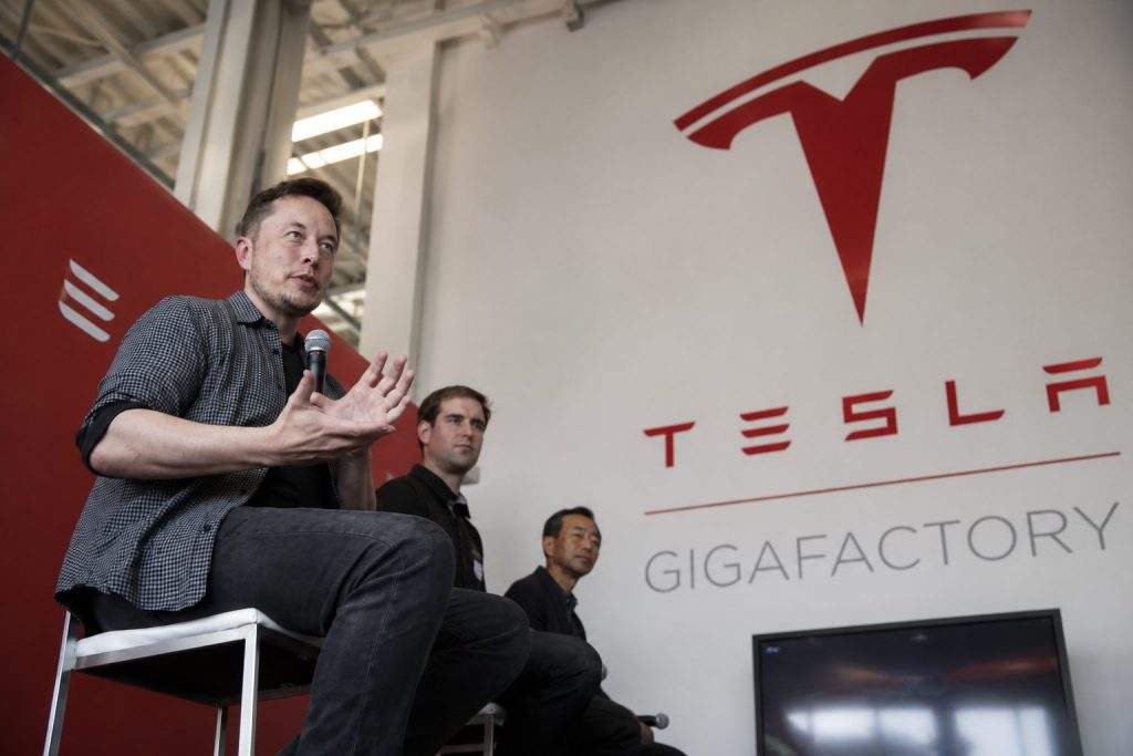 Tesla shares (NASDAQ:TSLA) drop by $214 billion as capital expenditures surpass operating cash flow – The Wall Street Journal