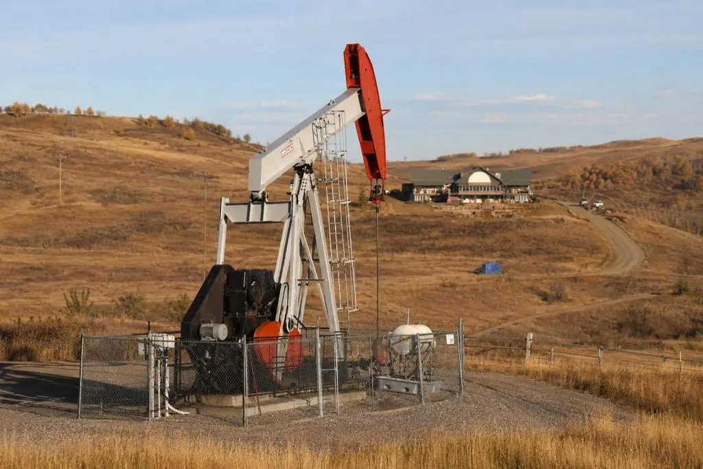 AI stocks sidestep Iran oil jolt but charts flash risk
