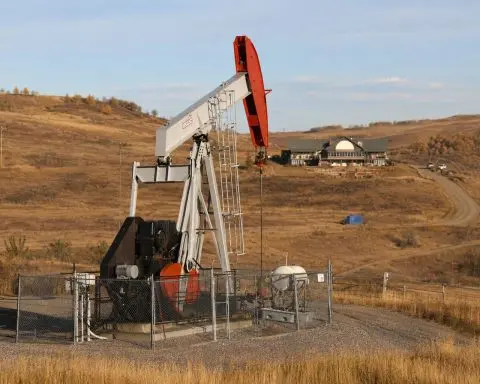 AI stocks sidestep Iran oil jolt but charts flash risk