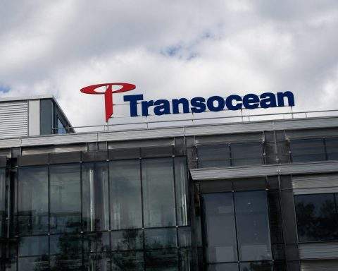 Transocean Shares Trade at 2.1% Discount Versus Valaris Ahead of Next Move
