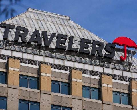 Travelers (NYSE:TRV) shares reach all-time high as repurchases boost earnings surprise