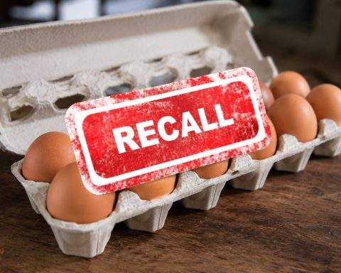 U.S. Egg Recall Linked to 98 Illnesses Raises Brand Risk as Supply Hit Looks Small