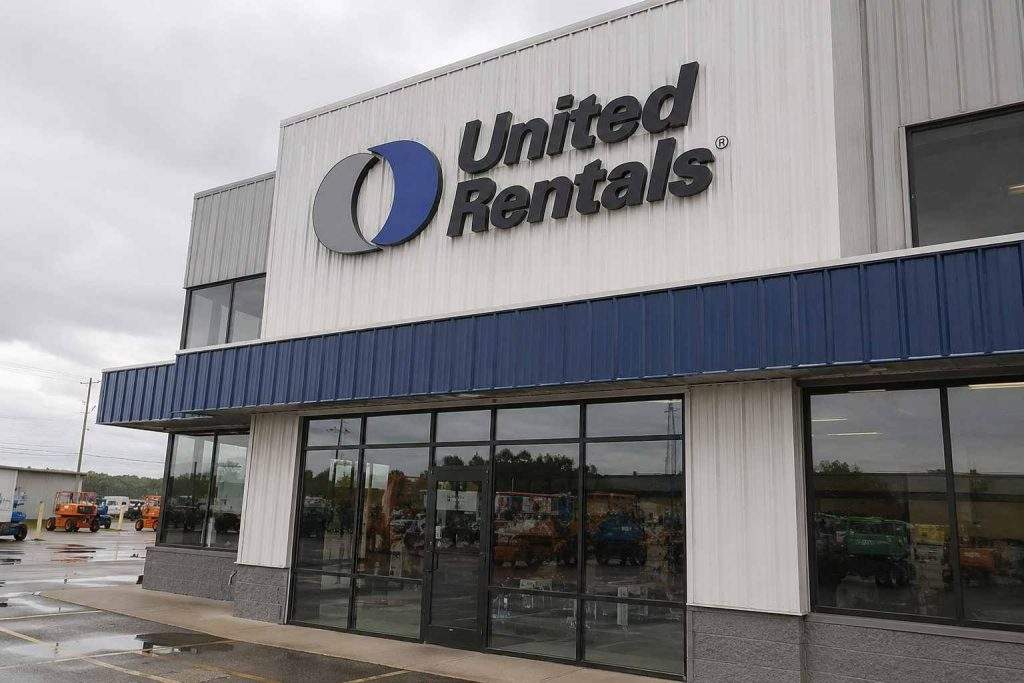 United Rentals (NYSE:URI) Shares Surge 9% as Higher Demand Spurs Upward Guidance Revision; 2026 Cash-Flow Projection Stays Level