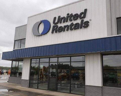 United Rentals (NYSE:URI) Shares Surge 9% as Higher Demand Spurs Upward Guidance Revision; 2026 Cash-Flow Projection Stays Level