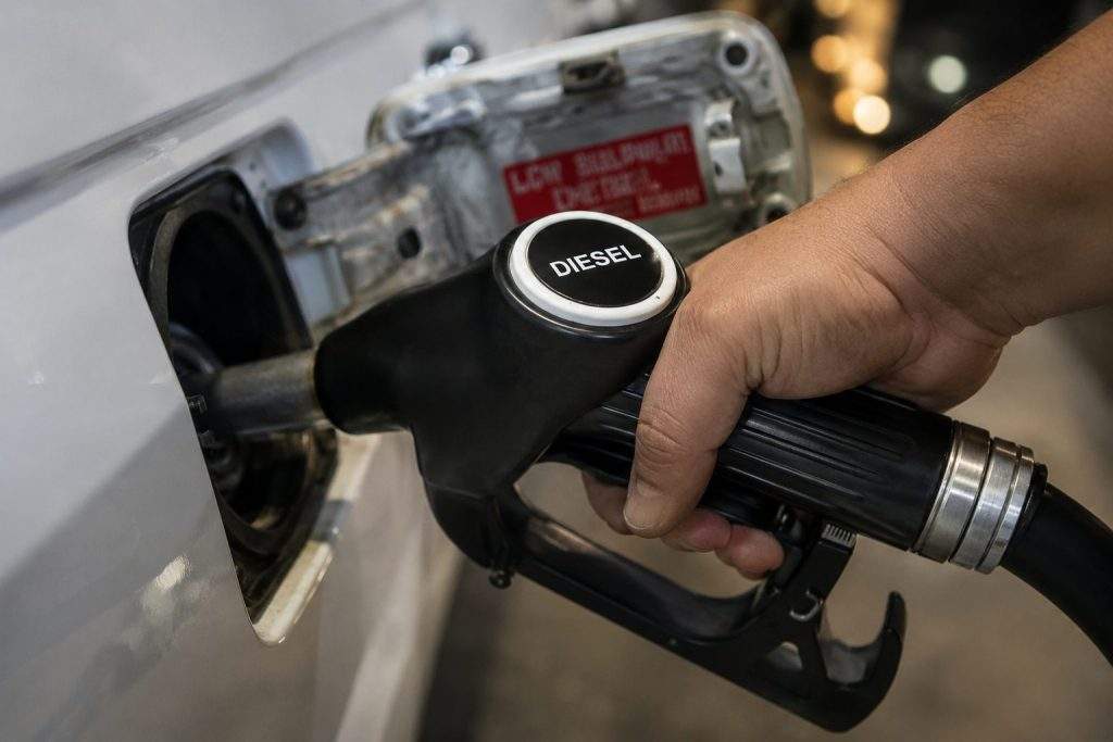 US Diesel Exceeds $5 as Iran Tensions Boost Refiner Margins, Shipping Expenses