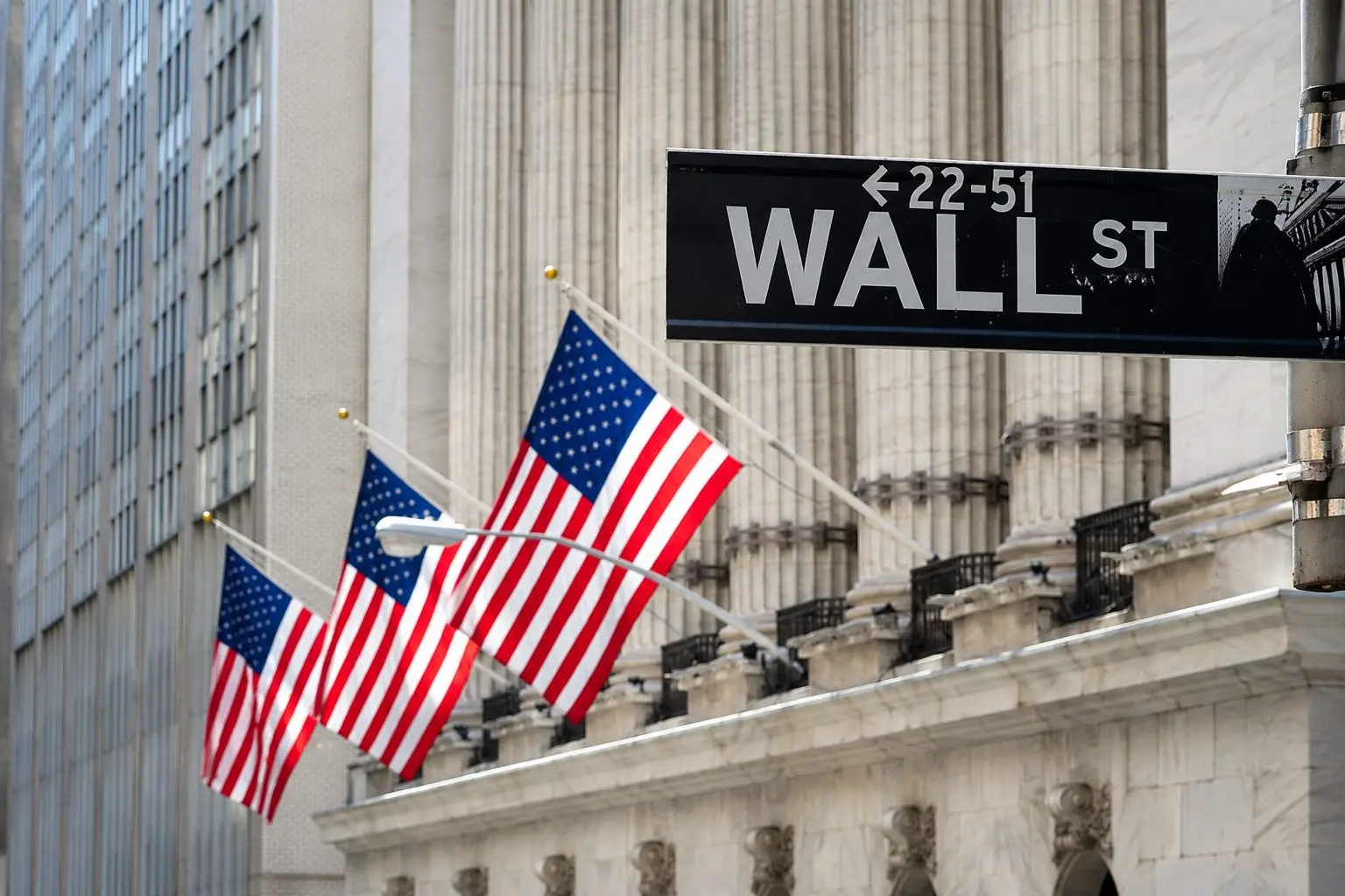 US stock futures drop after oil move sparks 6-point gap between energy and travel