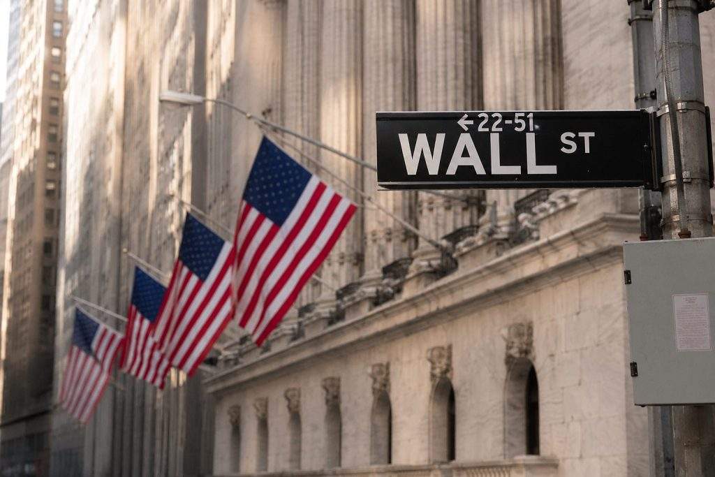 US stock futures advance; chip sector bounce leads Dow ahead of earnings