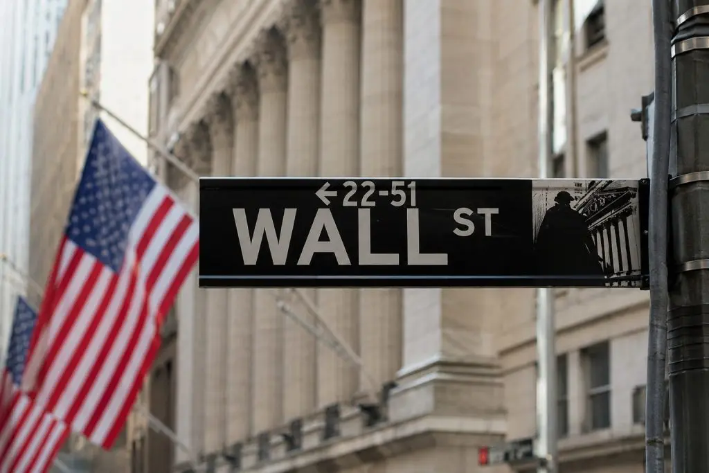 Nasdaq futures move higher in early trading, Dow stays near record