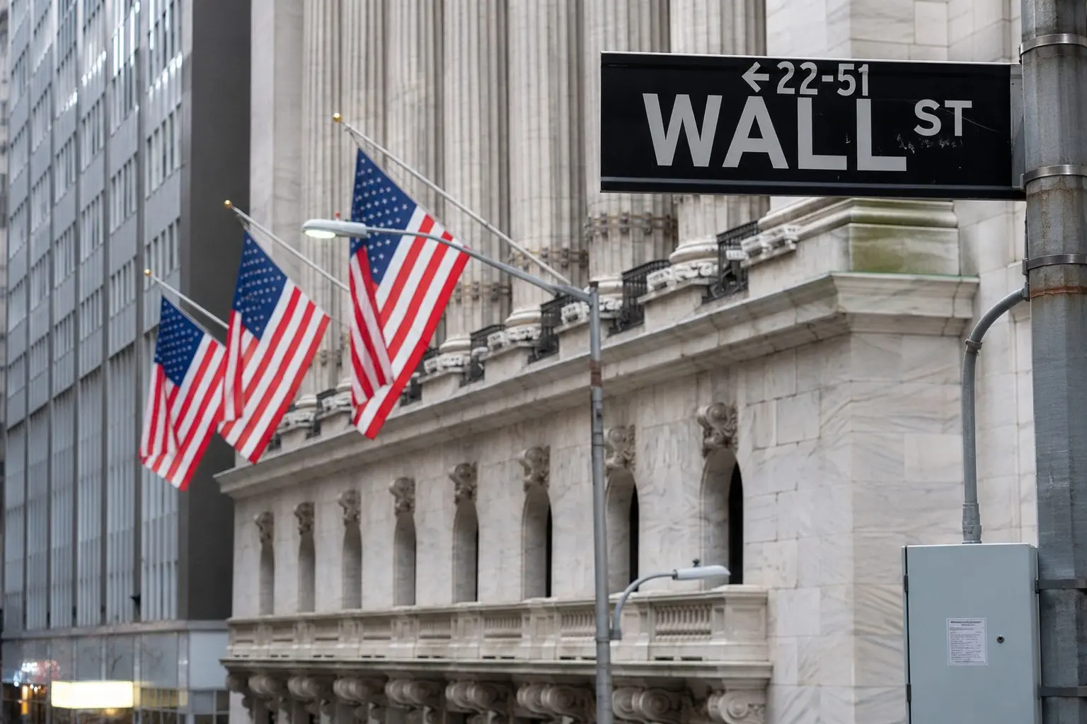 S&P 500 Equal Weight Gains, Tech Chips Pressure Nasdaq After Weak Jobs Data S&P 500 Equal Weight Gains, Tech Chips Pressure Nasdaq After Weak Jobs Data